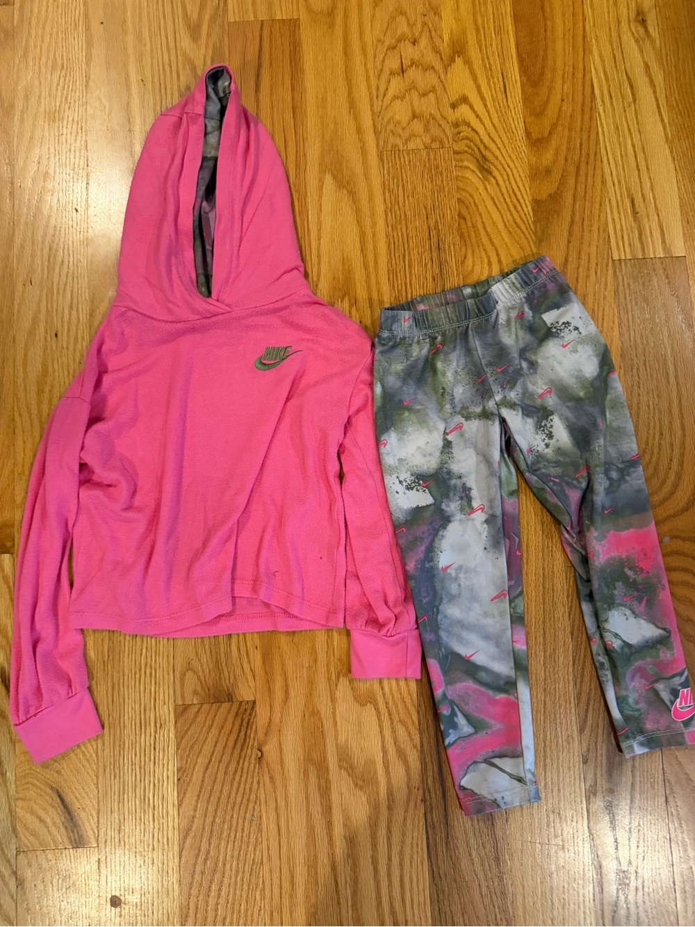 Nike Pink Hoodie & Pink-Gray Printed Leggings Set